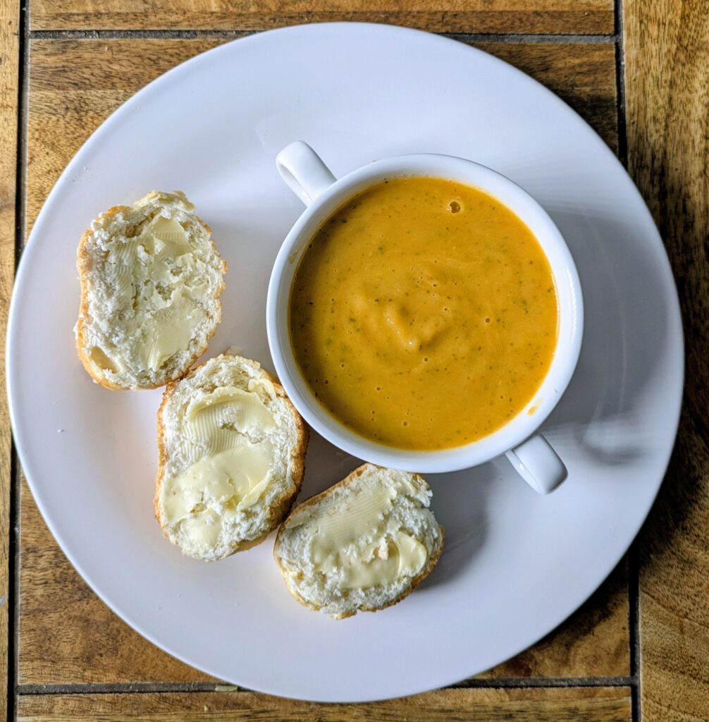 Cheap meals on a budget uk red pepper and courgette homemade soup with crusty bread