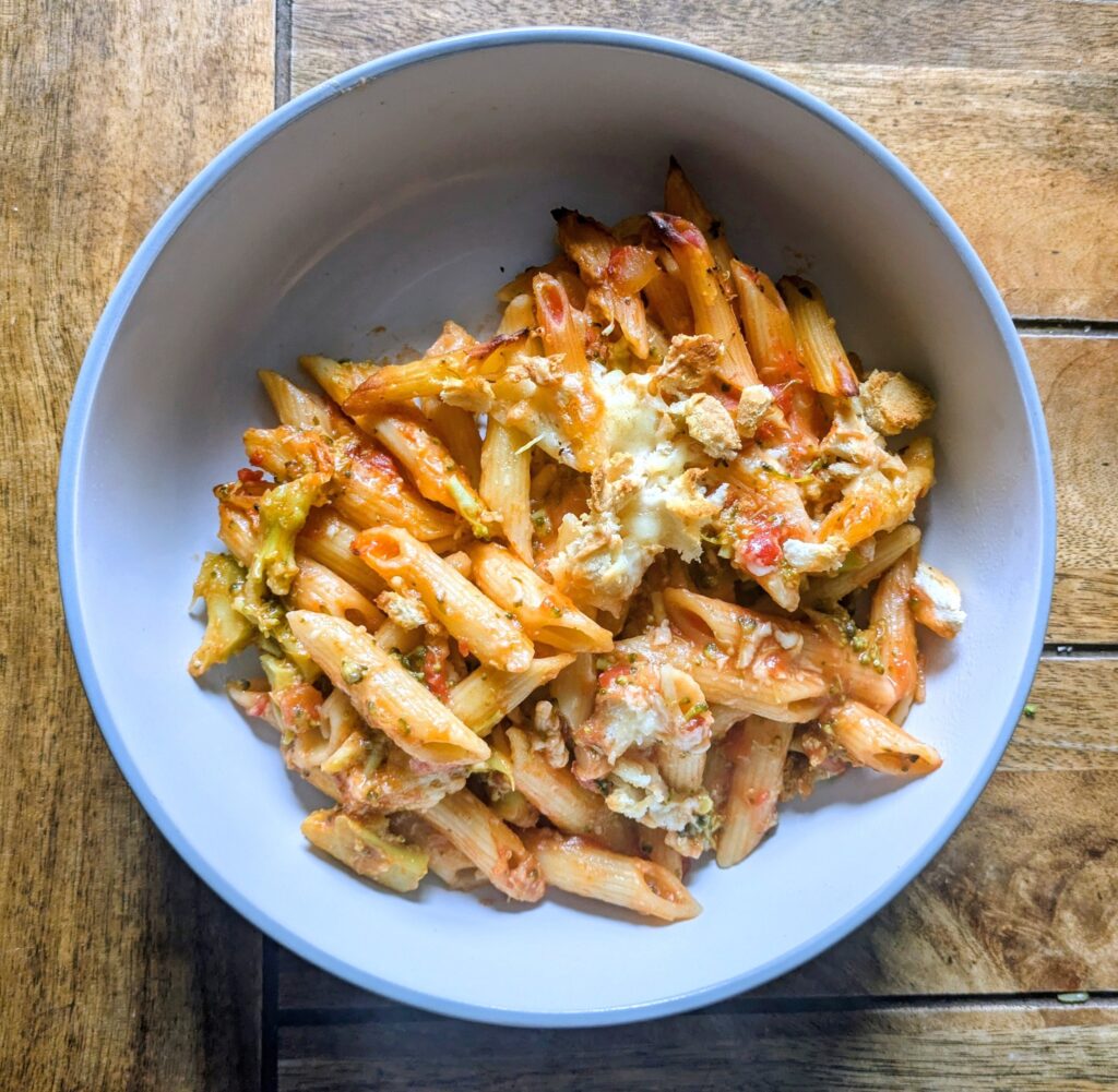 Cheap meals on a budget uk tomato pasta bake with broccoli and melted cheese