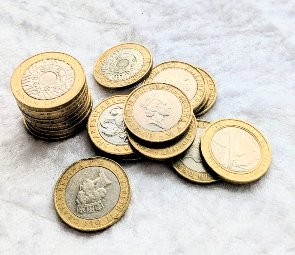 1000 savings challenge uk low income budgeting progress with two pound coins